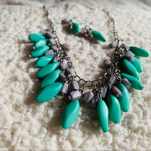 Matching set: earrings and necklace... never worn - Picture 2 of 3